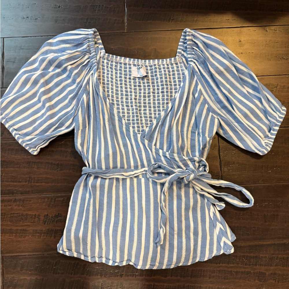 Old Navy Blue and White Puff Sleeve Smocked Blouse